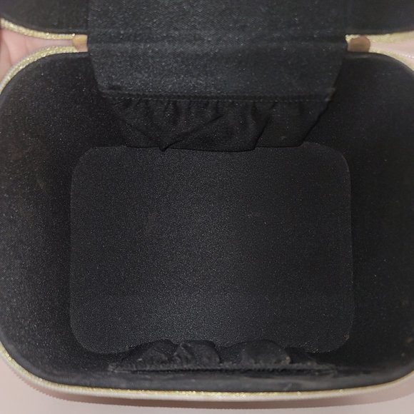 GOLD ROSES COLORED Cosmetics TRAVELING TRAIN CASE - Picture 4 of 11